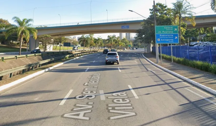 Acidente entre moto e caminhão mata casal de jovens em São José dos Campos