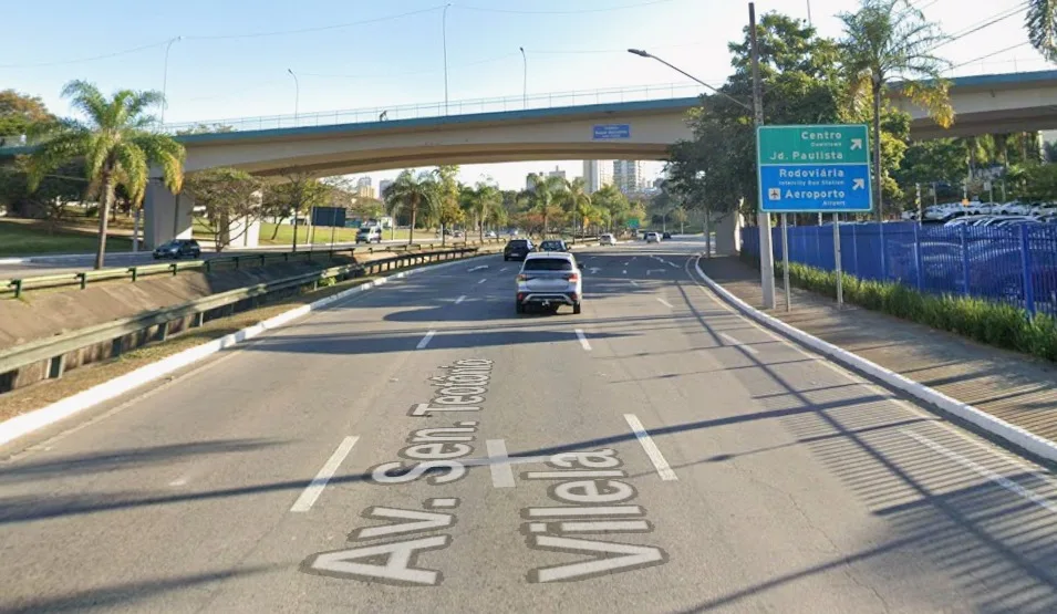 Acidente entre moto e caminhão mata casal de jovens em São José dos Campos
