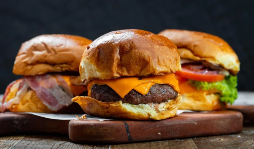 Shopping Jardim Oriente recebe esperiência gastronômica 'Hamburgada Majestade'