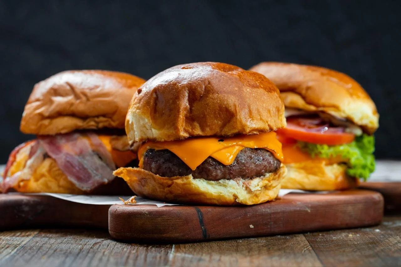 Shopping Jardim Oriente recebe esperiência gastronômica 'Hamburgada Majestade'