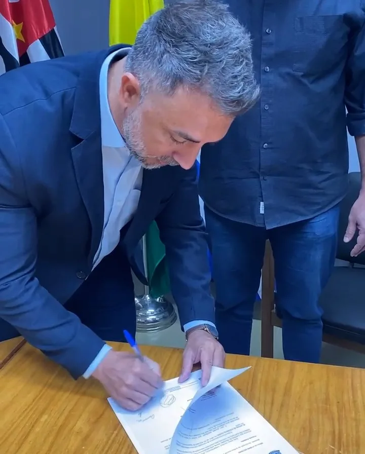 Vereador Anderson Senna assina projeto de lei que propõe a obrigatoriedade de contratação de seguro de responsabilidade civil para tutores de pitbulls e outras raças classificadas como potencialmente perigosas