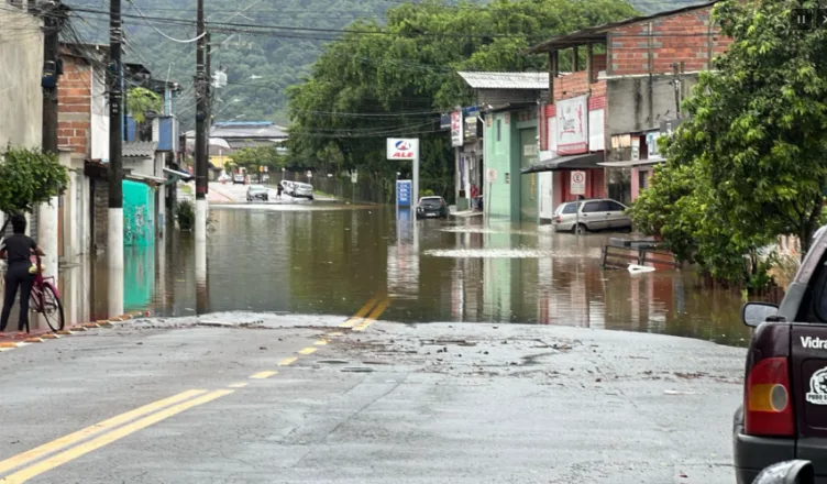 Prefeitura de Ubatuba suspende aulas após chuvas intensas
