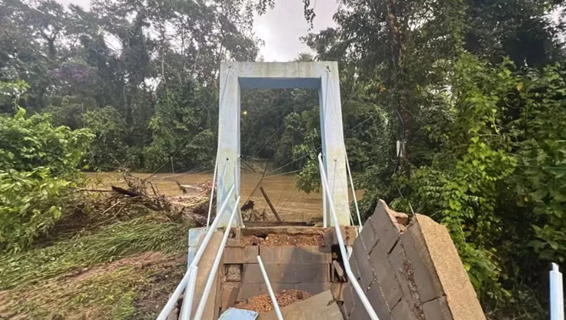Chuvas isolam 20 famílias em Ubatuba e causam estragos no Vale e Litoral