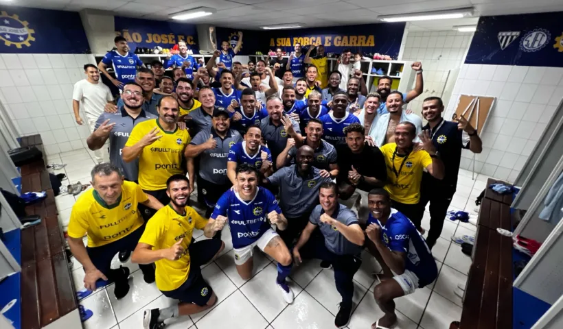Jogadores do São José EC comemoram vitória e a vaga no quandragular final da Série A2