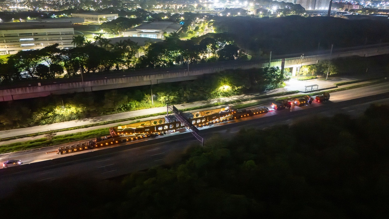 Carga gigante de 845 toneladas cruza rodovias ddo Vale do Paraíba