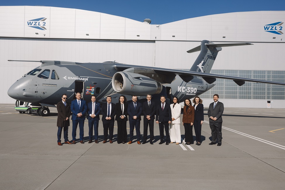Embraer apresenta cargueiro militar KC-390 Millennium a empresa polonesa e avança em parceria industrial