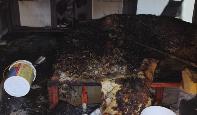 Incêndio causado por criança deixa mulher ferida no bairro Porto Novo, em Caraguatatuba