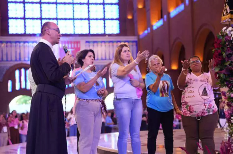 Romaria do Terço das Mulheres reúne cerca de 35 mil fiéis no Santuário de Aparecida
