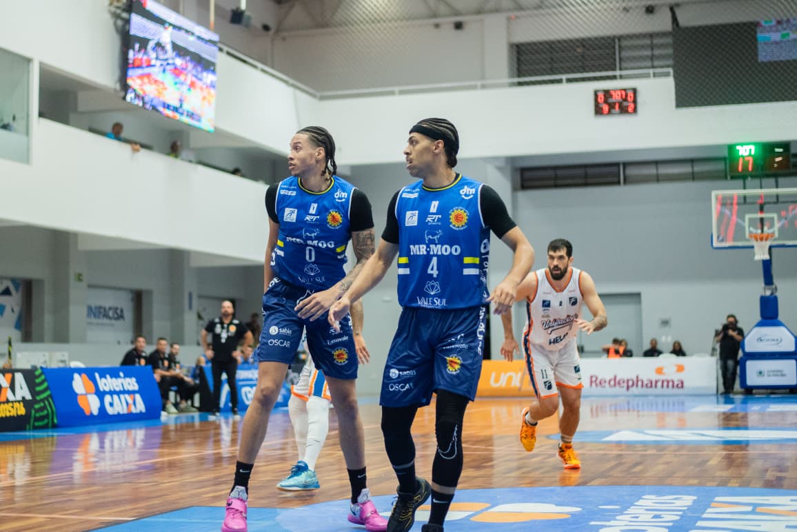 Douglas dos Santos (esquerda) e Adyel Borges (direita)