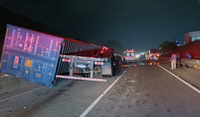 Acidente com carreta que transportava contêiner interdita pista Sul na Dutra