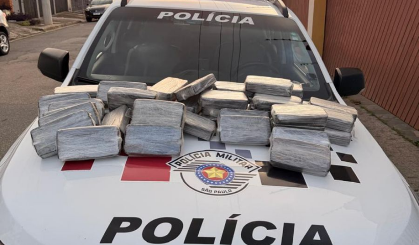 Foram apreendidos nessa ocorrencia em Jacareí 50 tijolos de crack, totalizando 52,4 quilos da droga