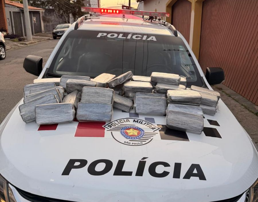 Foram apreendidos nessa ocorrencia em Jacareí 50 tijolos de crack, totalizando 52,4 quilos da droga