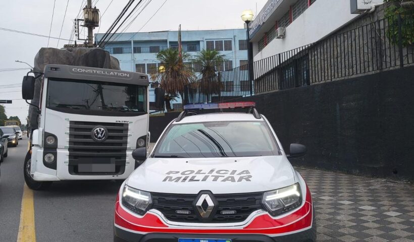 Caminhão roubado foi encontrado na Rodovia Governador Carvalho Pinto