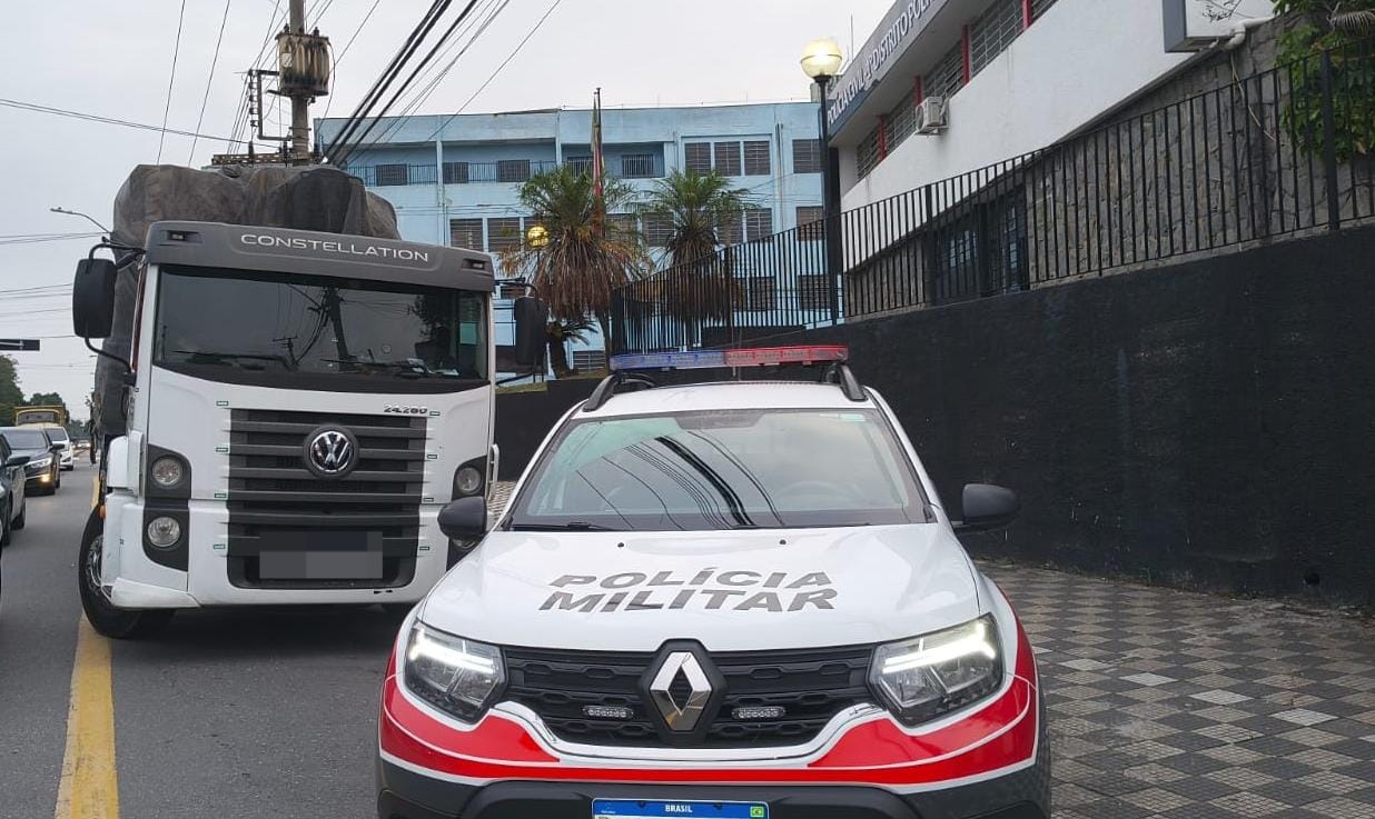Caminhão roubado foi encontrado na Rodovia Governador Carvalho Pinto