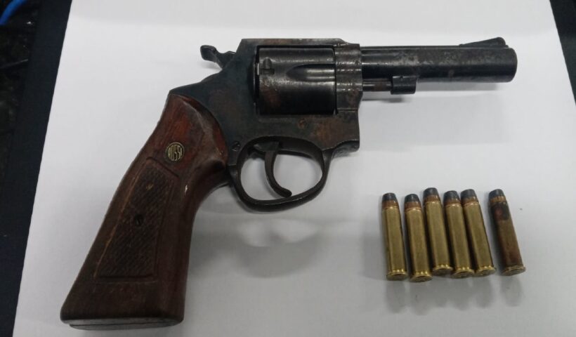 GCM é preso com arma ilegal e suspeita de venda em Caraguá