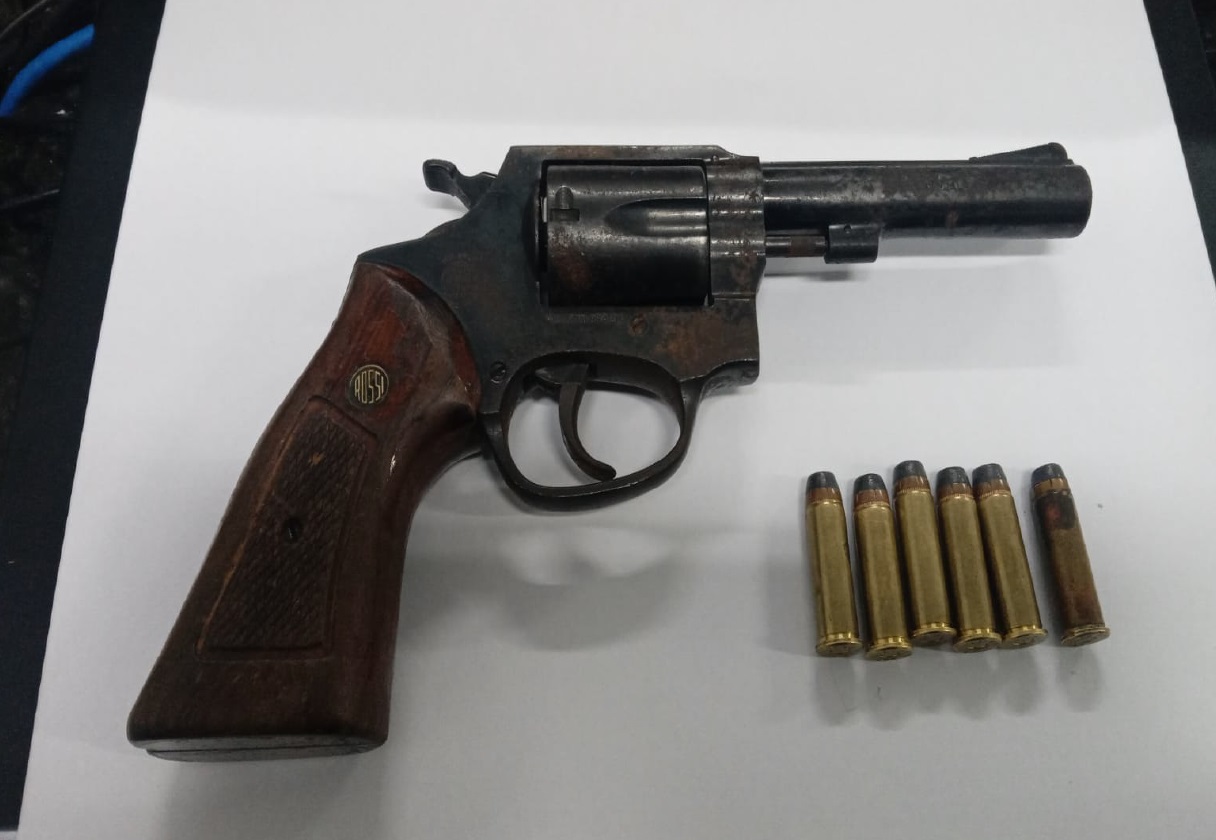 GCM é preso com arma ilegal e suspeita de venda em Caraguá