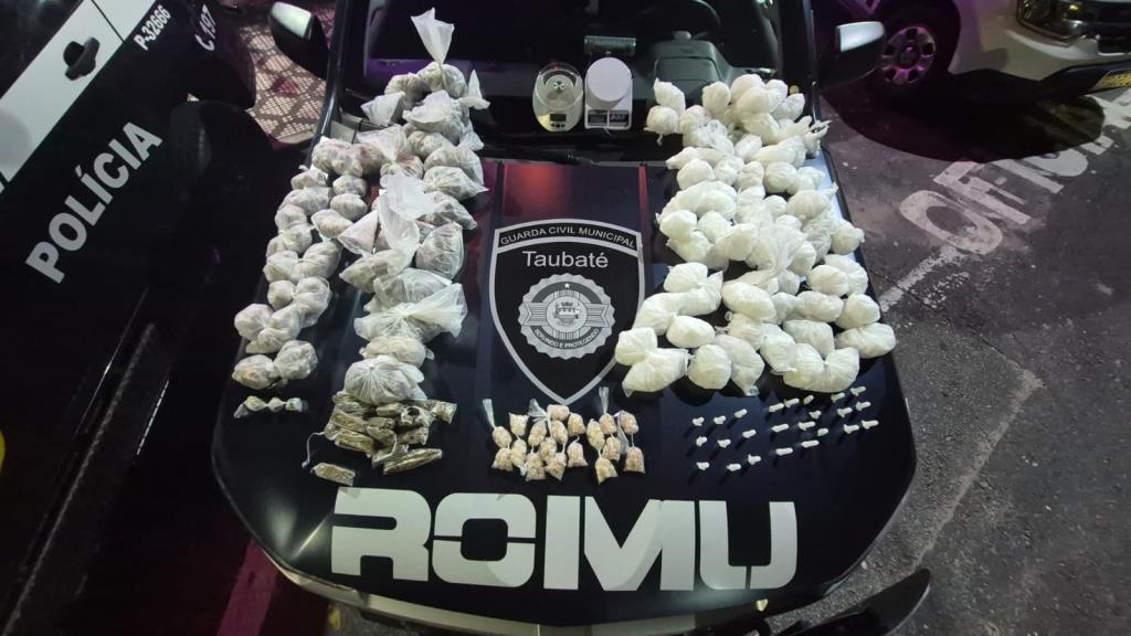 porções de drogas apreendidas em operação na cidade de Taubaté