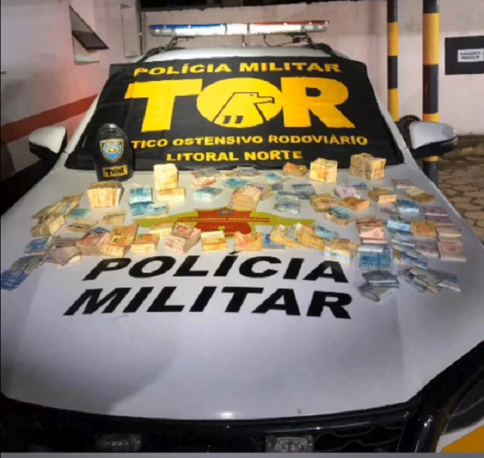 Polícia encontra quase R$ 100 mil escondidos em carro na Tamoios