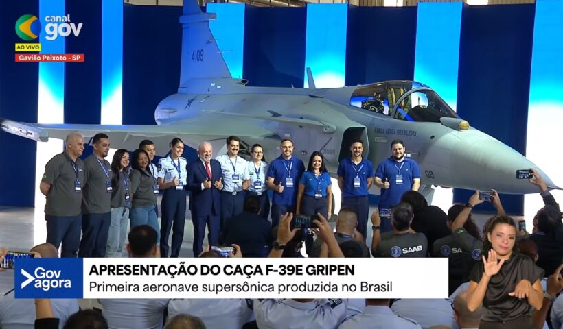Em evento na Embraer, Lula batiza primeiro caça Gripen produzido no Brasil