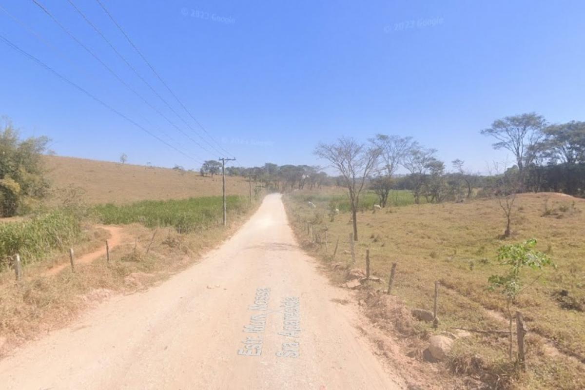 Trecho da Estrada Municipal Nossa Senhora Aparecida localizada na área rural de Caçapava
