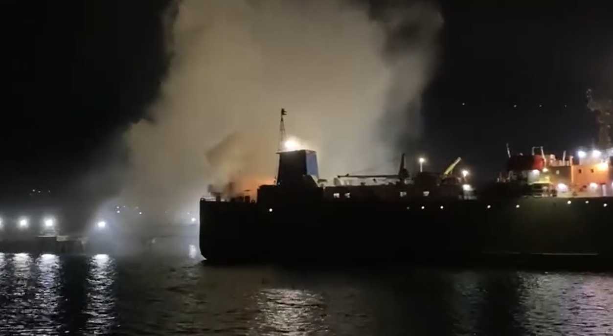 Incêndio atinge navio com 2,6 mil cabeças de gado no Porto de São Sebastião