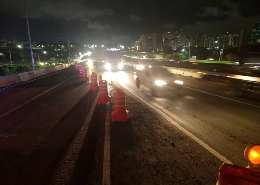 Ciclista morre após ser atingido por van na Dutra em Caçapava