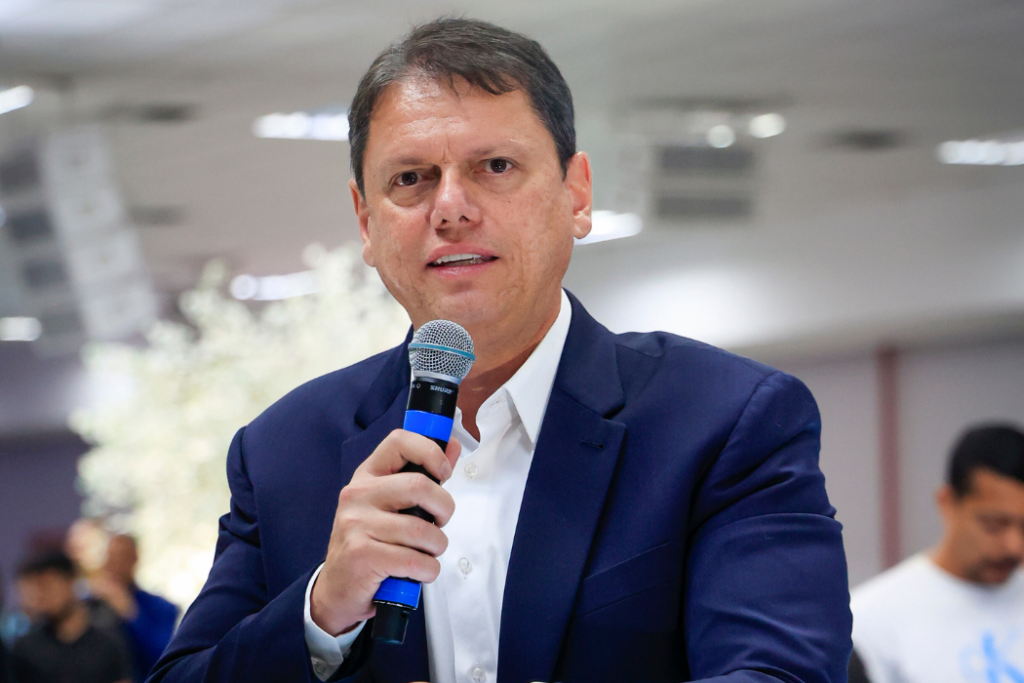Pesquisa Ideia mostra que 63% dos eleitores aprovam o governo Tarcísio de Freitas em São Paulo e 64% dizem que ele merece continuar.