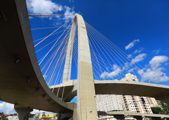 Inspeção dos cabos da Ponte Estaiada começa em São José dos Campos com bloqueios parciais e interdições em meia pista.