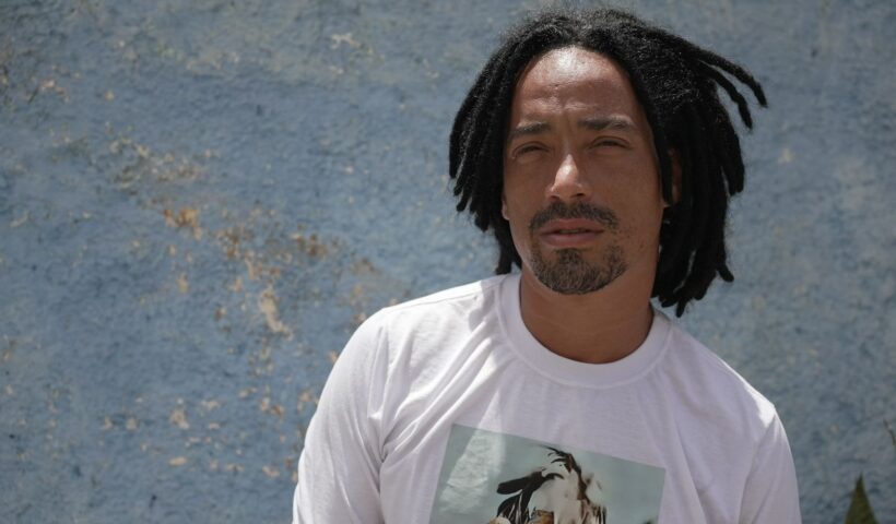 Junior Dread, um dos nomes mais relevantes do reggae brasileiro, se apresenta em São José dos Campos