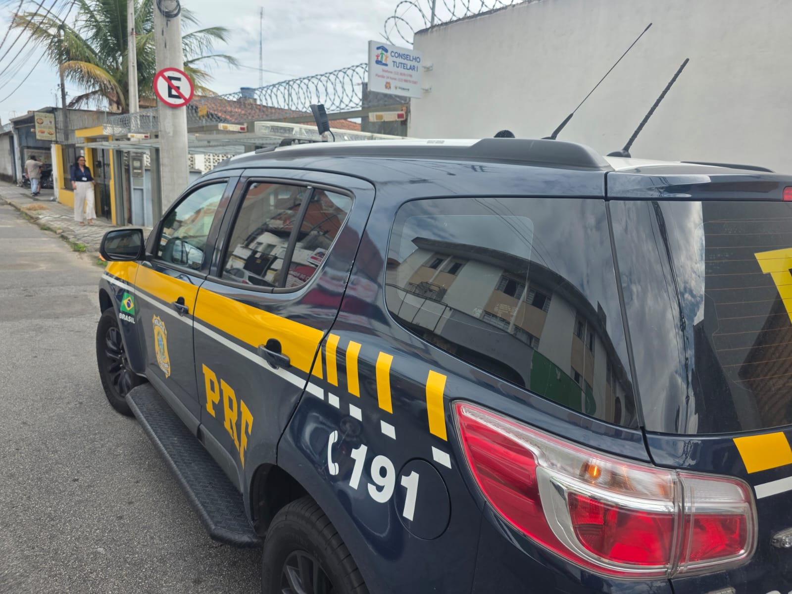 O caso mobilizou equipes após motoristas que passavam pela Dutra em Taubaté acionarem a corporação por volta das 12h