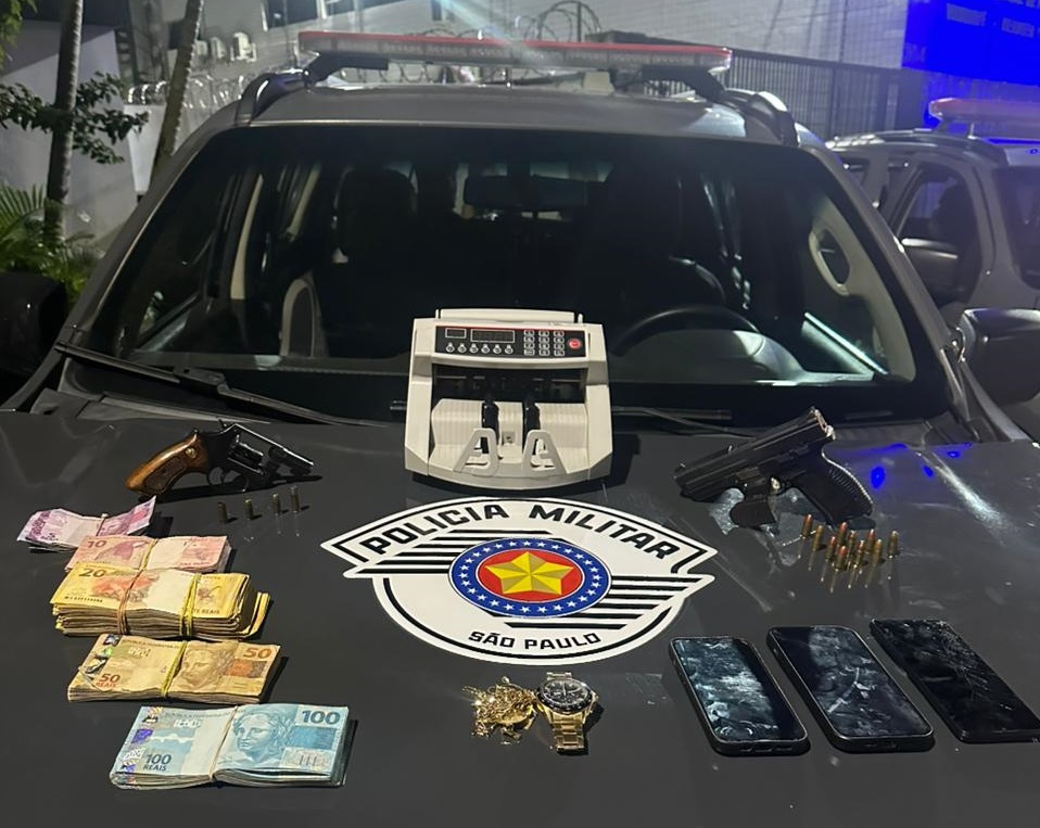 Quadrilha armada é presa com máquina de dinheiro e mais de R$ 14 mil, em Pinda
