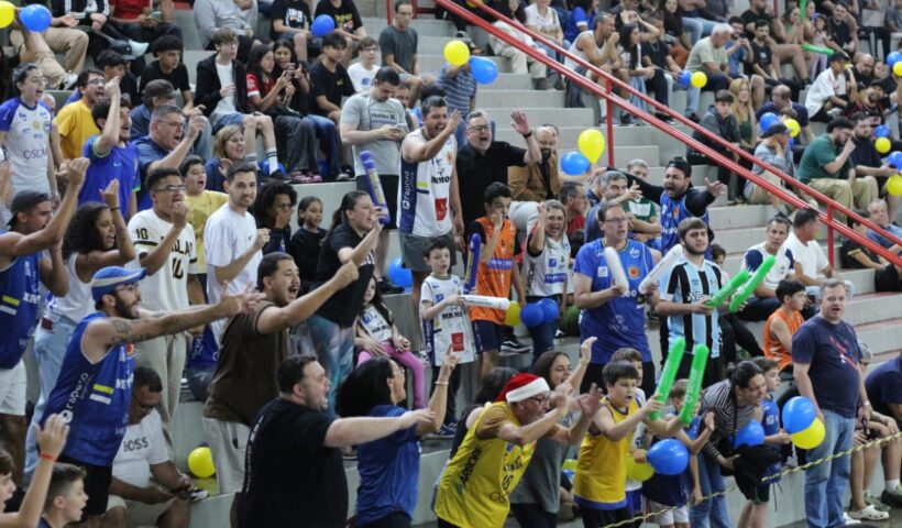Torcida do São José Basketball no Linneu de Moura