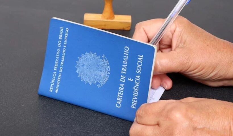 São José dos Campos registra saldo positivo de 427 empregos com carteira assinada em abril, segundo dados do Caged.