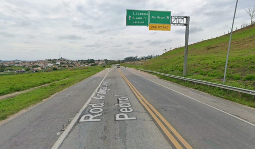 Acidente com carretas deixa motorista em estado grave na Dom Pedro I, em Igaratá