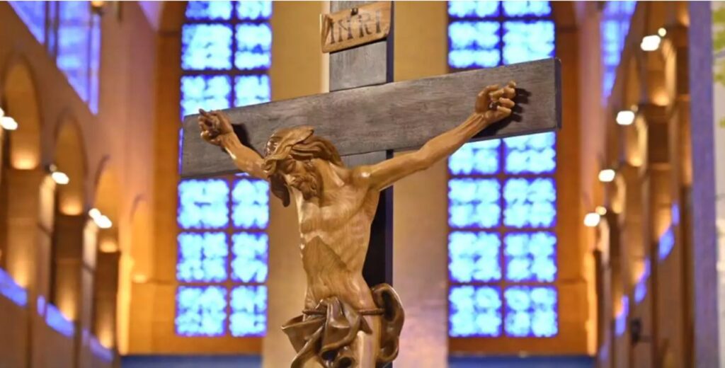 Sexta-feira Santa reúne fiéis em Aparecida no ponto alto da Semana Santa