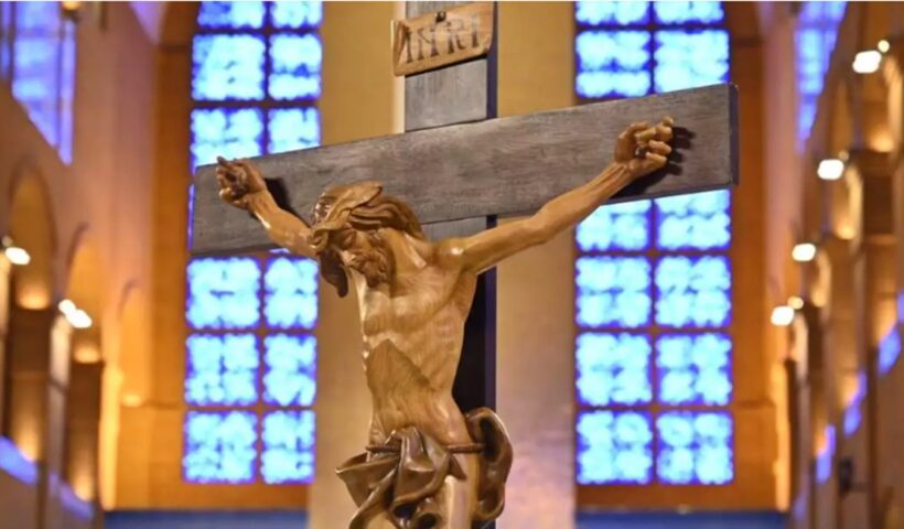 Sexta-feira Santa reúne fiéis em Aparecida no ponto alto da Semana Santa