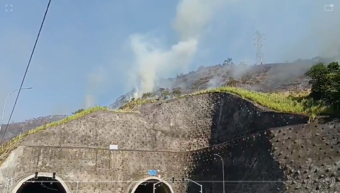 Incêndio atinge área na Tamoios, em São Sebastião
