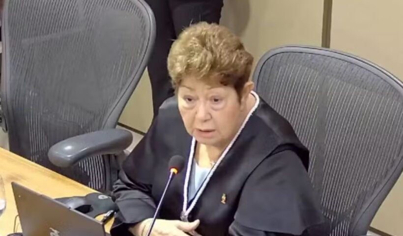 Com salário de R$ 117 mil, magistrada se diz triste e que pode entrar em "regime de escravidão"