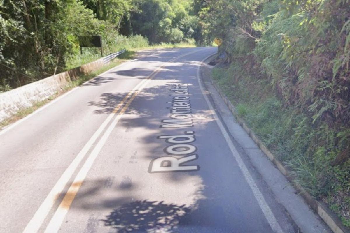 A colisão com caminhão aconteceu no km 123 da SP-50
