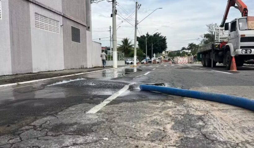 Rompimento de adutora segue afetando abastecimento em Jacareí