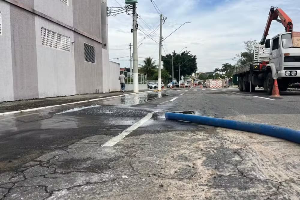 Rompimento de adutora em Jacareí