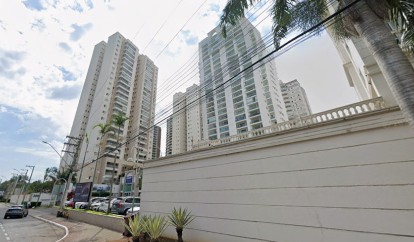 Homem usa lençol para invadir apartamento em São José