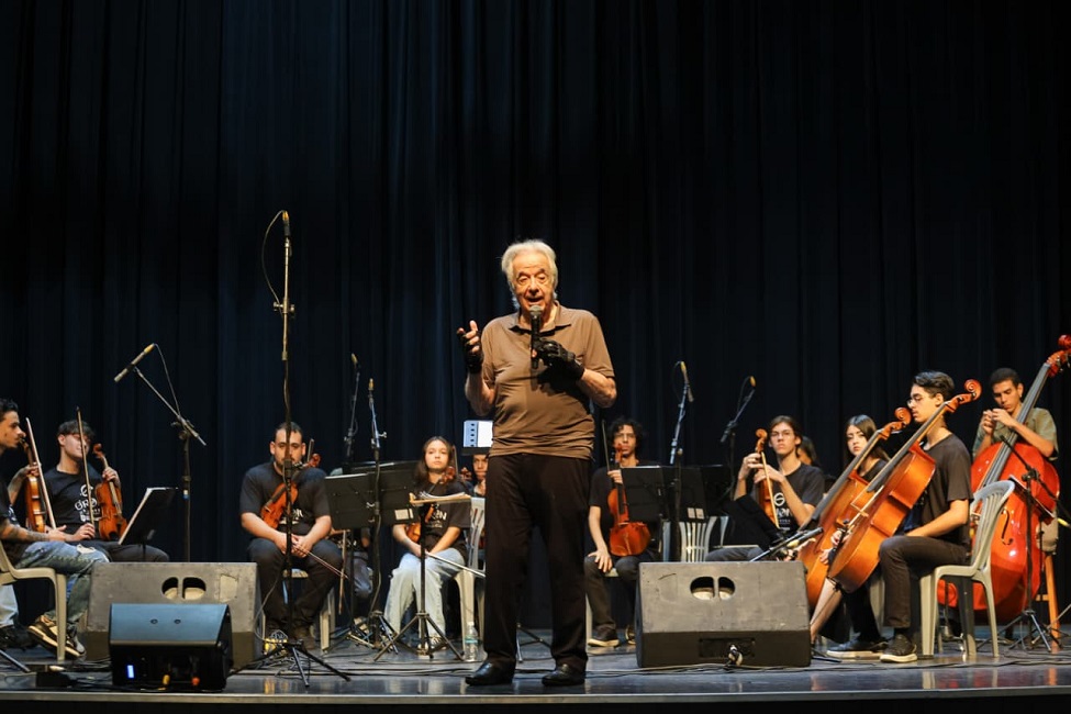 Maestro João Carlos Martins rege ensaio da Orquestra Órion em São José