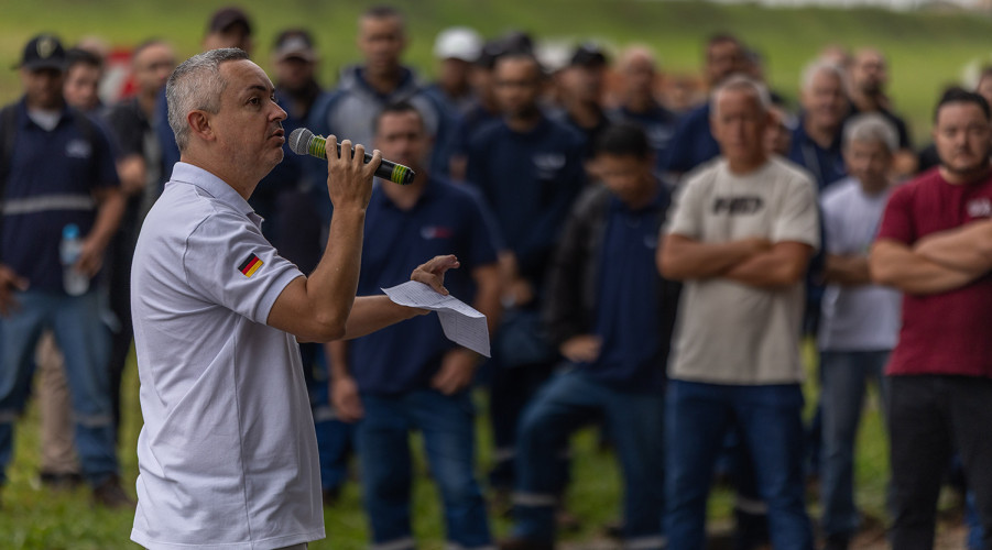 Weller Gonçalves, presidente do Sindicato, em assembleia na Bosch
