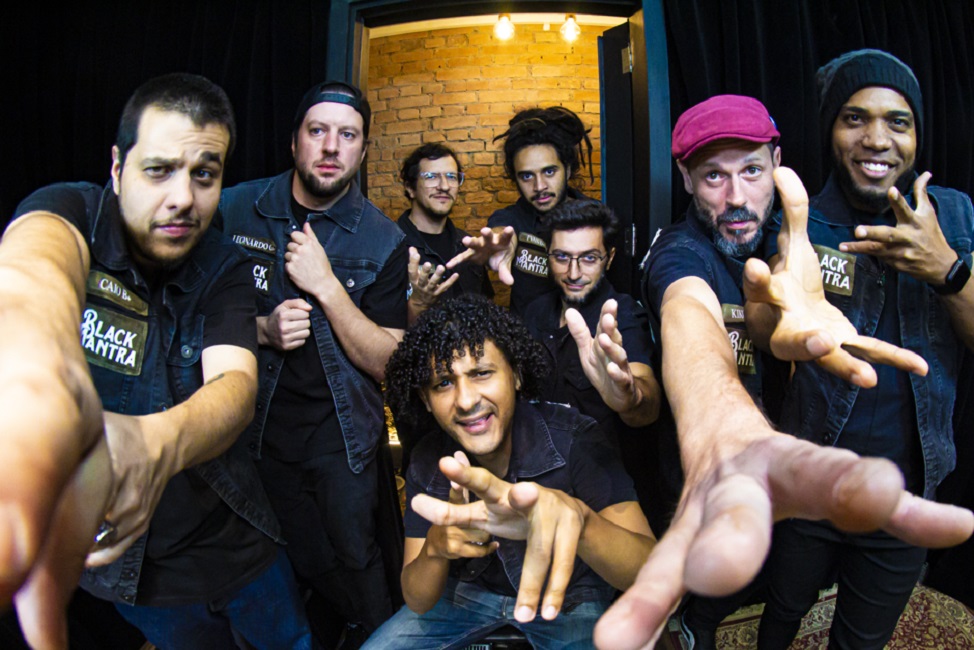 integrantes da banda Black Mantra que se apresenta no Bar de Quinta em São José dos Campos
