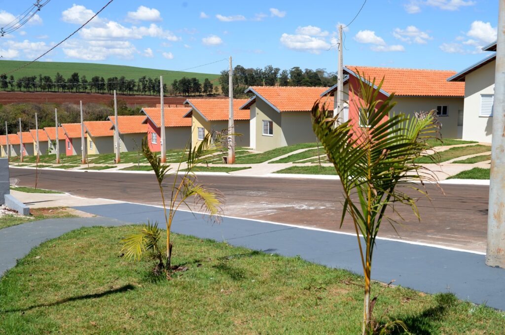 casas da CDHU e do programa Casa Paulista