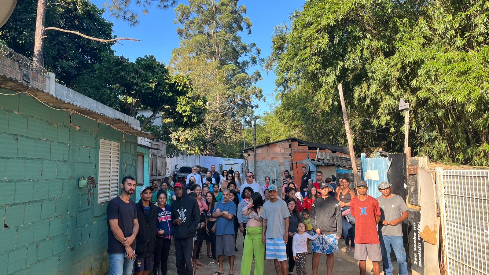moradores da comunidade menino jesus, em são josé dos campos