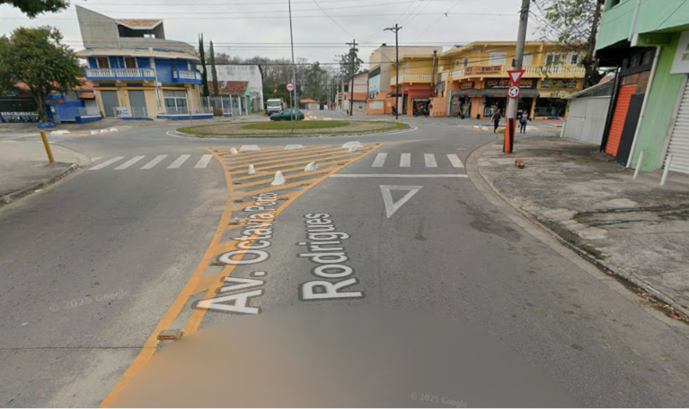 O atropelamento aconteceu no cruzamento da Avenida Octavia Porto Rodrigues com a Rua Benedito Andrade