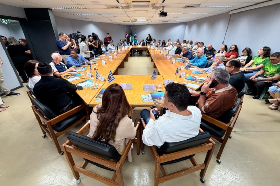 representantes de comunidades de SJC reunidos na prefeitura para o lançamento do programa São José Social