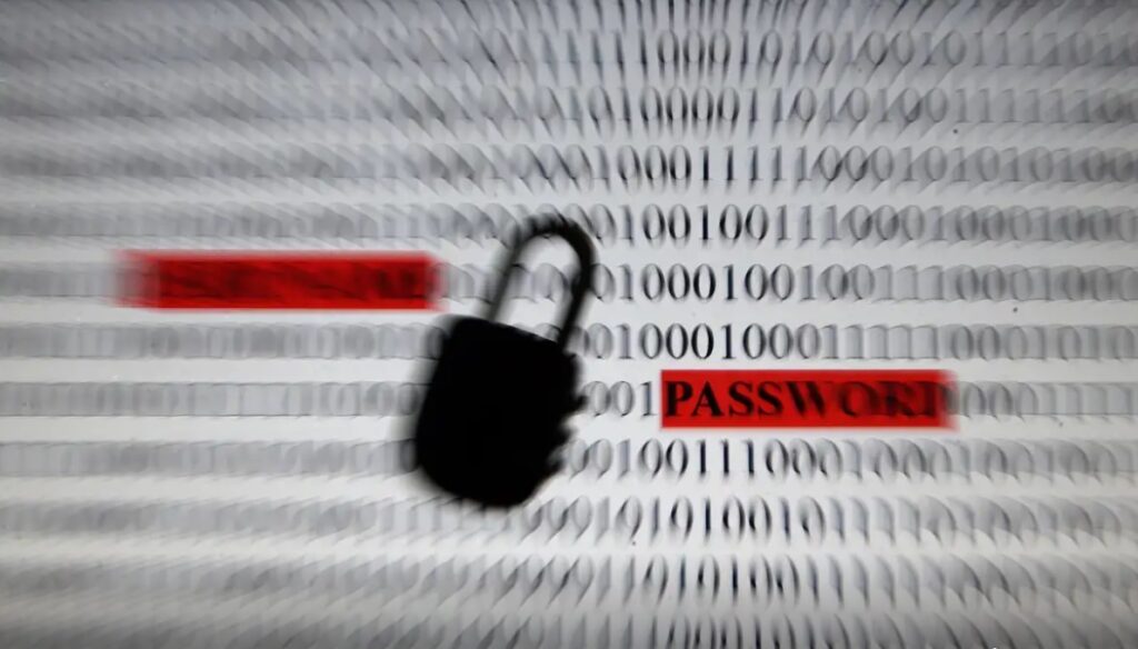 números binários e cadeado para alusão a código de segurança contra golpes digitais